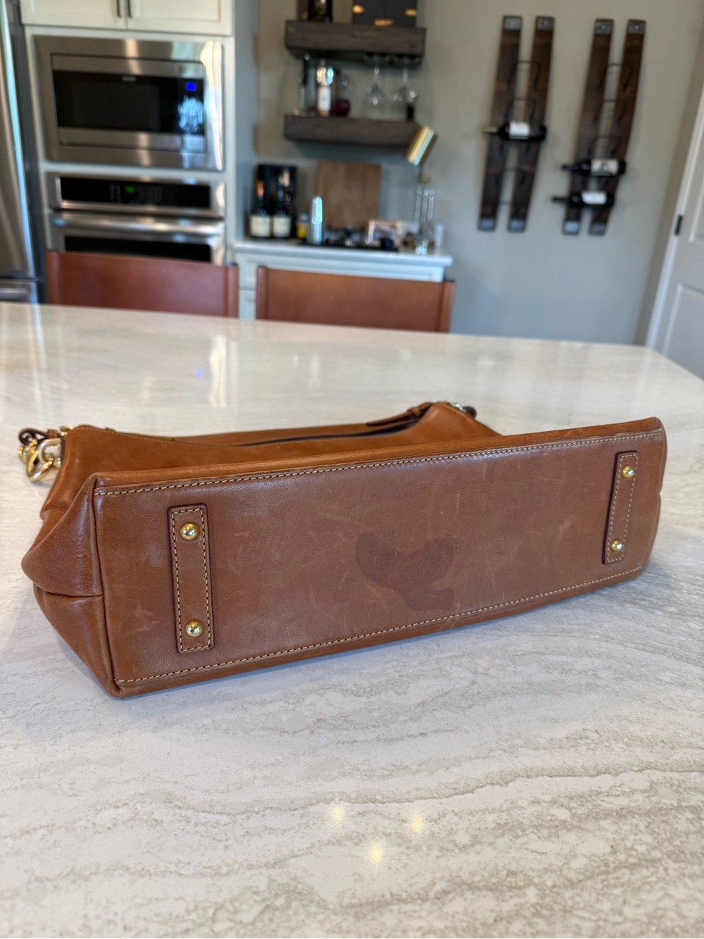 💕Dooney and Bourke extra large Courtney Sac - Picture 3 of 4